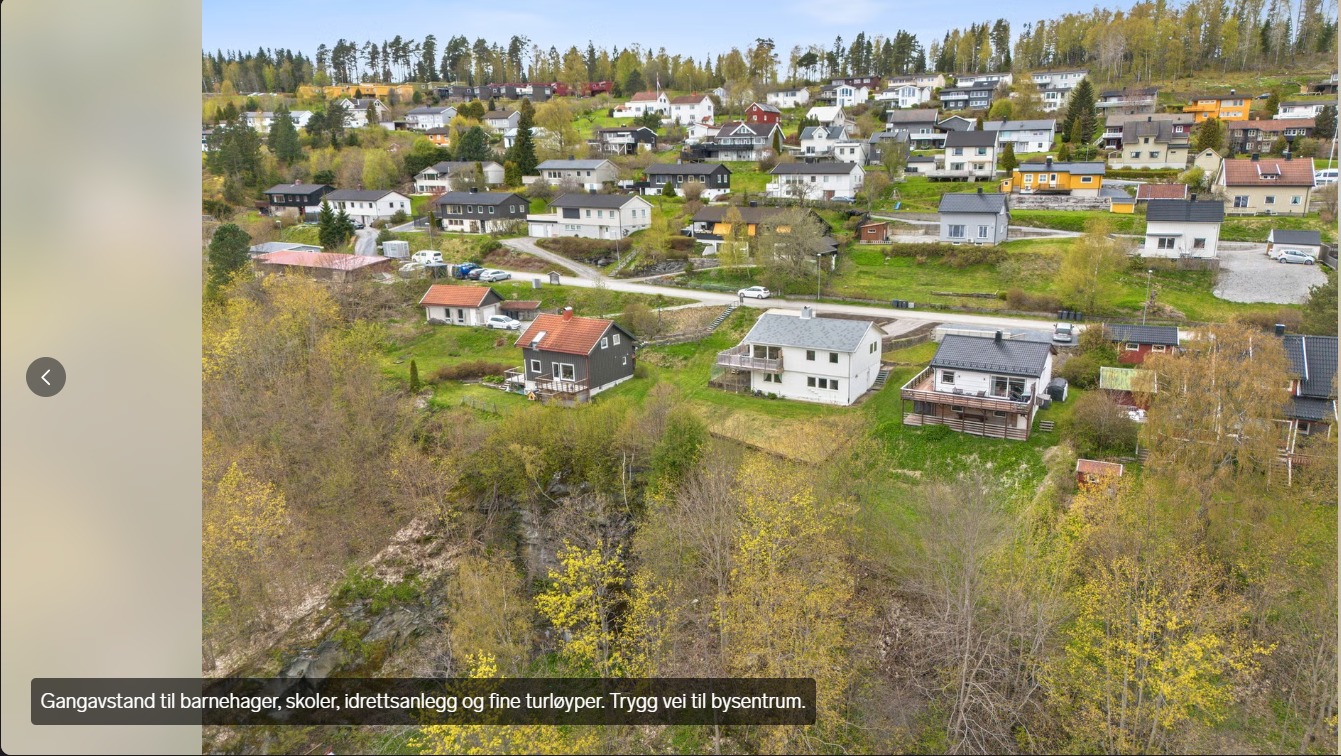 Enveiskjørt gate, rolig område.